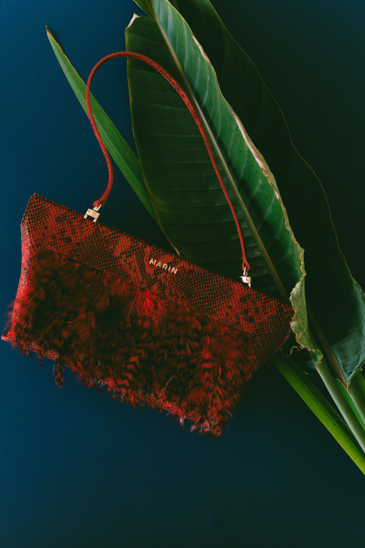 Cartera María Roja con Plumas
