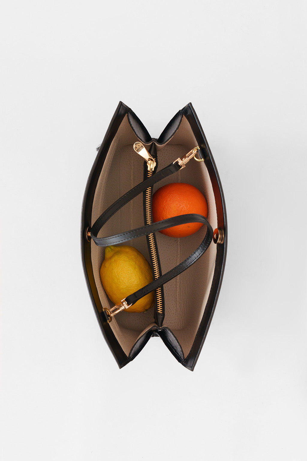Cartera María Negra con Plumas
